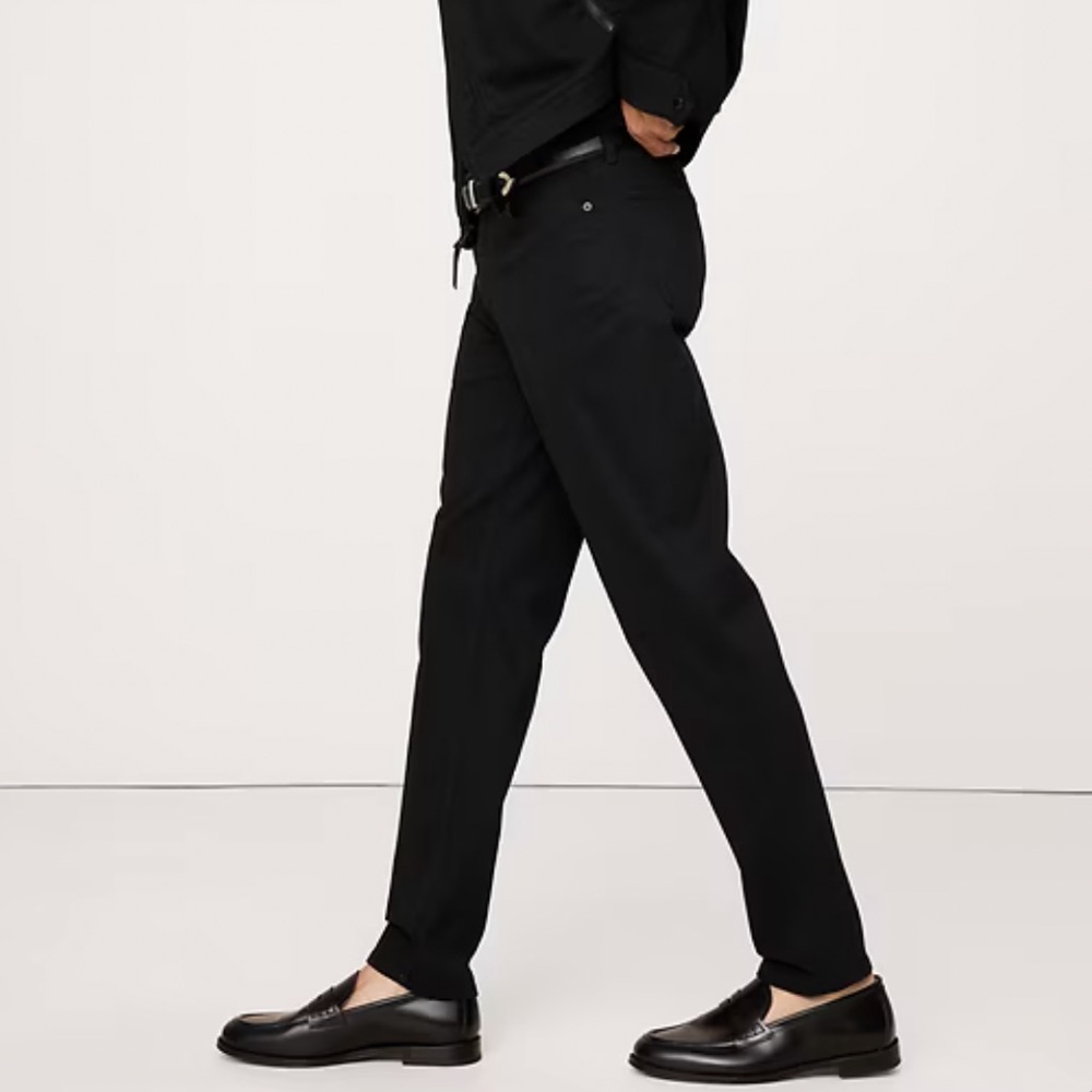 Banana Republic Men’s Straight Black TPRD Traveler Jean 30/30
Athletic fit - Picture 3 of 13